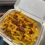 Batata Frita com Cheddar e Bacon