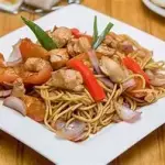 Tallarín saltado de pollo