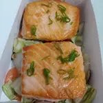 salmao grelhado 2 UN +gohan