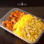 *Cubinhos de frango ao molho funghi.
