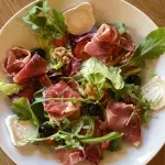 Salada de presunto