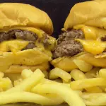 2x1 en DOBLES con CHEDDAR y PAPAS