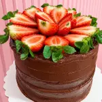 Bolo Chocolate com Morangos-Sem lact