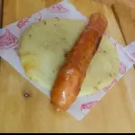 Chorizo con arepa paisa