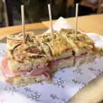 FOCACCIA C/ QUEIJO E PRESUNTO