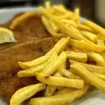 MILANESA DE SOJA CON PAPAS FRITAS