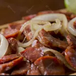 Calabresa acebolada