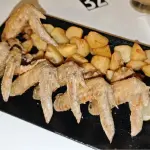 Alitas de pollo + patatas