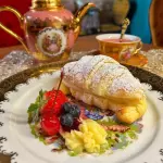 Croissant Brûleé e frutas Vermelhas
