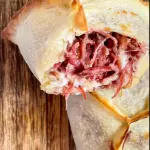 Esfiha de Carne Seca com Catupiry