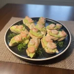 Canapés Aguacate y Camarones