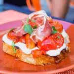 Toast Ricota, Tomate Confit e Parma