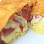 PASTEL DE CALABRESA COM QUEIJO