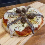 PIZZA DE ANCHOAS Y MUZZARELLA