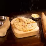 CHILLY CHEESE NAAN