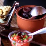PORÇÃO FEIJOADA M 600gr com torresmo