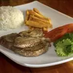 Albacora asada en leña con menestra