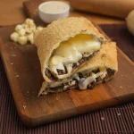 Pastel de carne com queijo