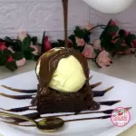 Brownie com Sorvete e Cobertura