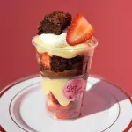 Duplo Brownie com Morango