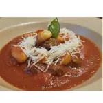 Ñoquis salsa Napoli con Albóndigas