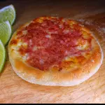esfiha de calabresa com bacon