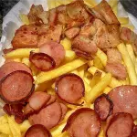 Porção com bacon e calabresa