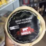 Queijo recheado com requeijão