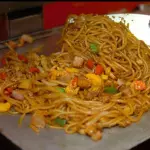 Macarrão na chapa ao Sugo