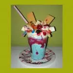 Malteada Carnaval cherry and colors