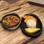 Frijolada de chicharron