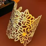 Pulsera ancha con flores