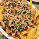 PAPAS FRITAS CON VERDEO Y HUEVO