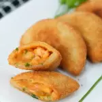 MINI RISOLES DE CAMARÃO