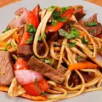 Tallarin saltado