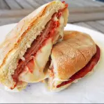 Sandes de Chourição e Queijo