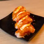 NIGIRI TRUFADO COM MOLHO TAI