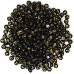 Cuentas negras con letras doradas