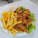 PORÇÃO DE TILAPIA COM FRITAS