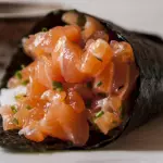Temaki de salmão simples