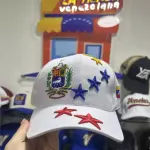 Gorra escudo estrellas blanca
