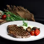 FILÉ À CAVALO