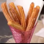 Churros no cone.