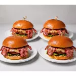 4 hamburguer  X-Bacon 😍
