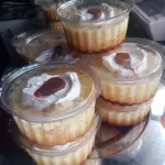 Budín de pan con crema y dulce de le