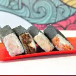 Musubi de Camarão