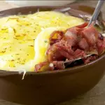 Delicioso escondidinho de calabresa .