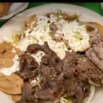 Chilaquiles con bistec