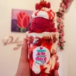 Fresas con crema + helado + queso