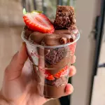 Brownie, brigadeiro/morangos 🍓150g